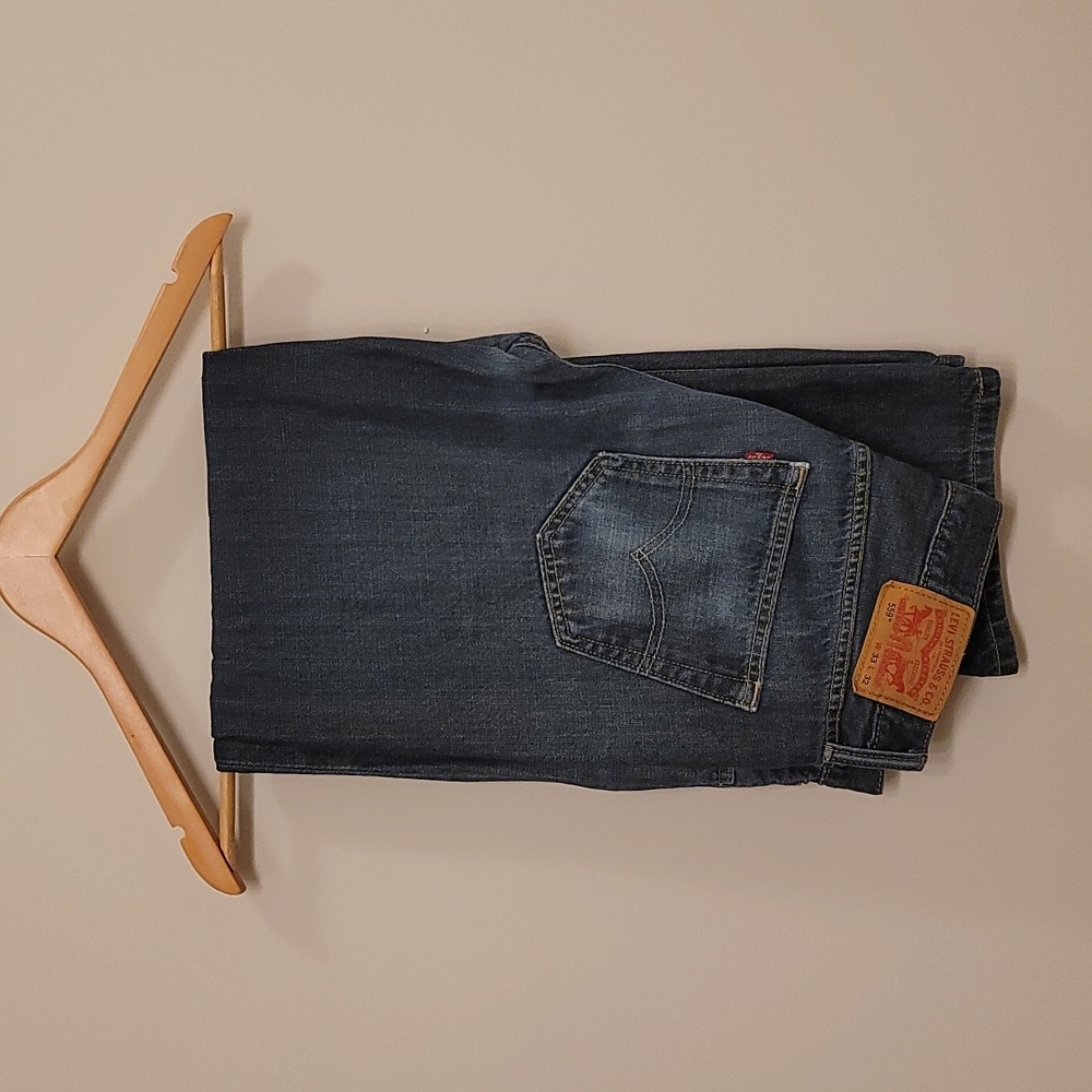 1 pair men's Levi's 559s, 33w x 32l